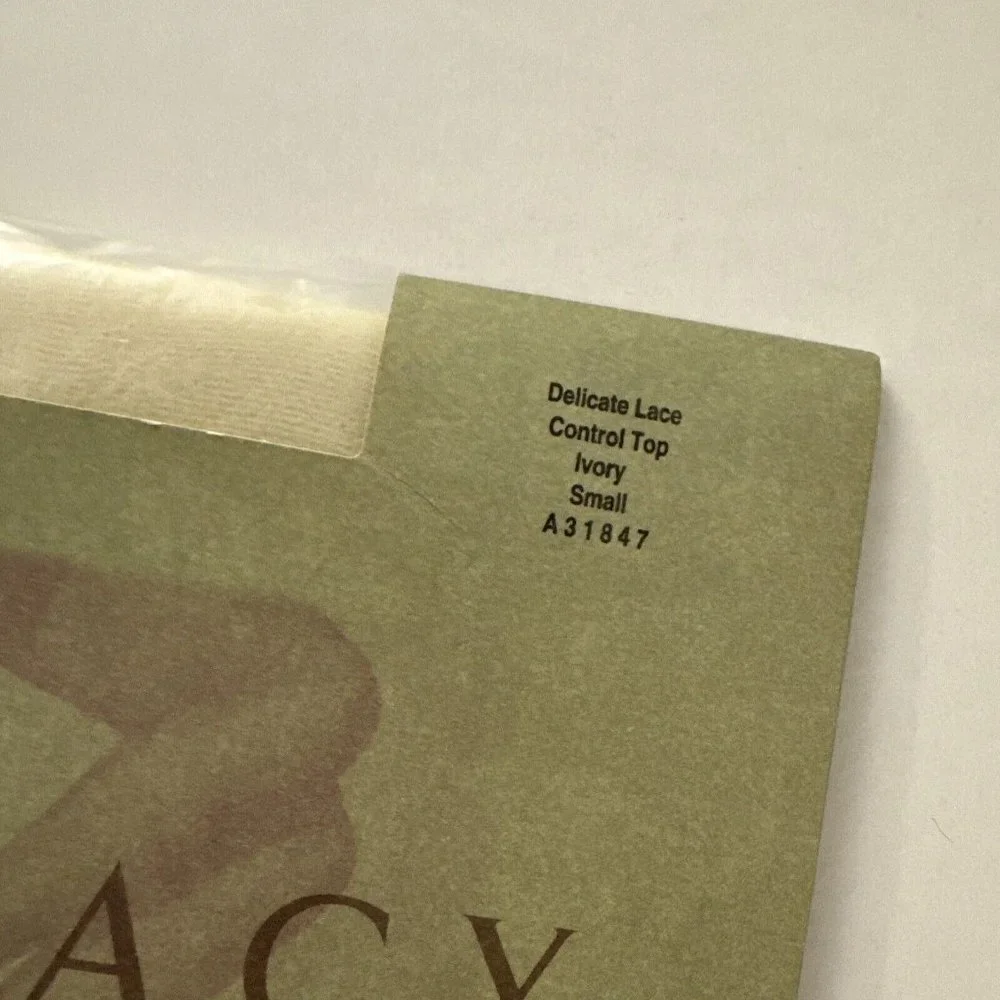 Legacy Legwear Pantyhose Delicate Lace Ivory New Small OC10
